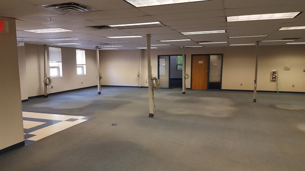More Photos Of 109-113 Salem Tpke, Norwich Unknown For Lease