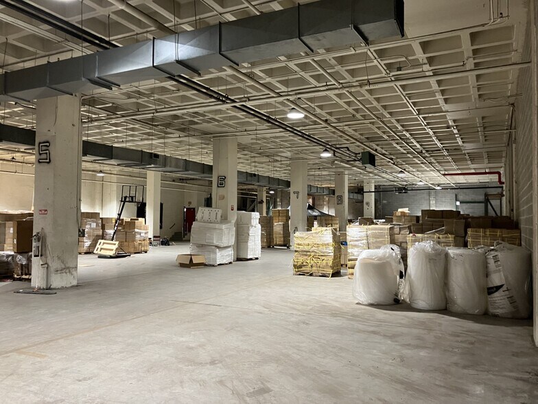 More Photos Of 4750 33rd St, Long Island City Warehouse For Lease