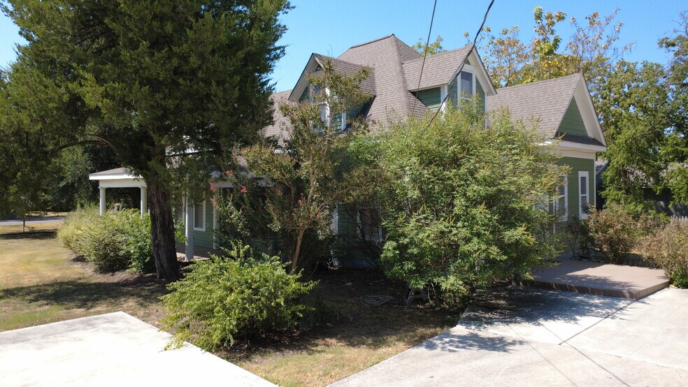 More Photos Of 206 Taylor St, Hutto Office For Lease