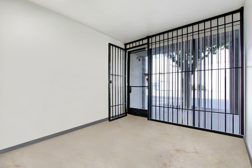 More Photos Of 21352 Nordhoff St, Chatsworth Light Manufacturing For Sale