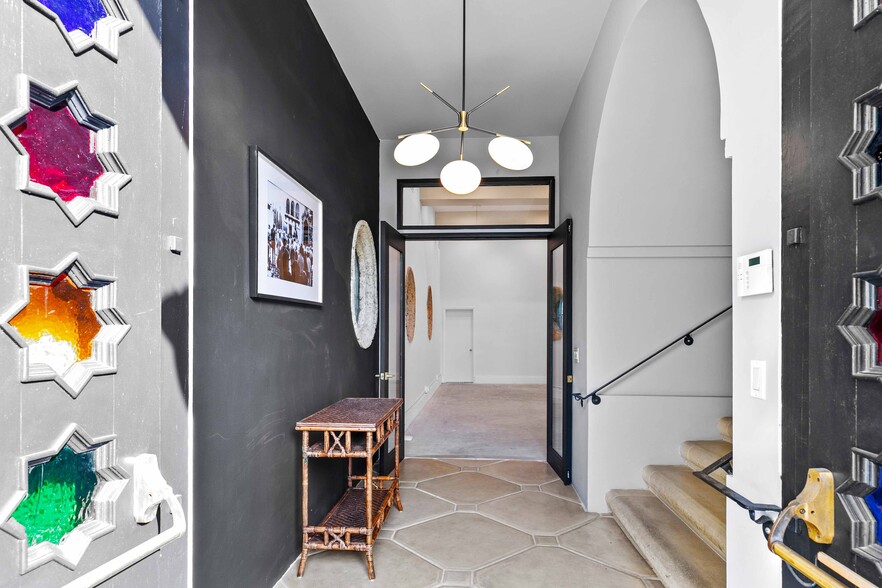 More Photos Of 210 S Kenwood St, Glendale Loft Creative Space For Lease