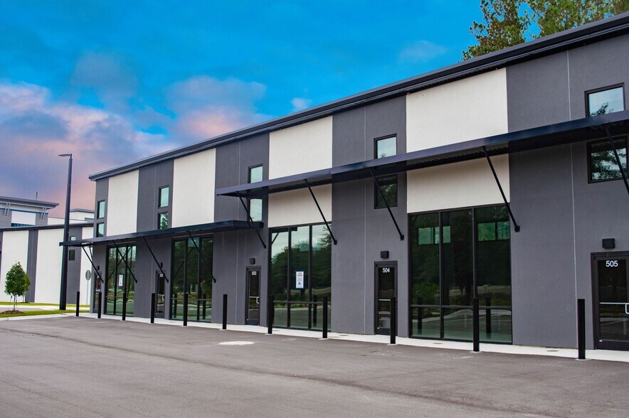 More Photos Of 13830 Gran Bay Pky, Jacksonville Self Storage For Lease