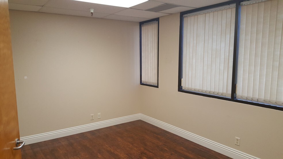 More Photos Of 2876 Sycamore Dr, Simi Valley Medical For Lease