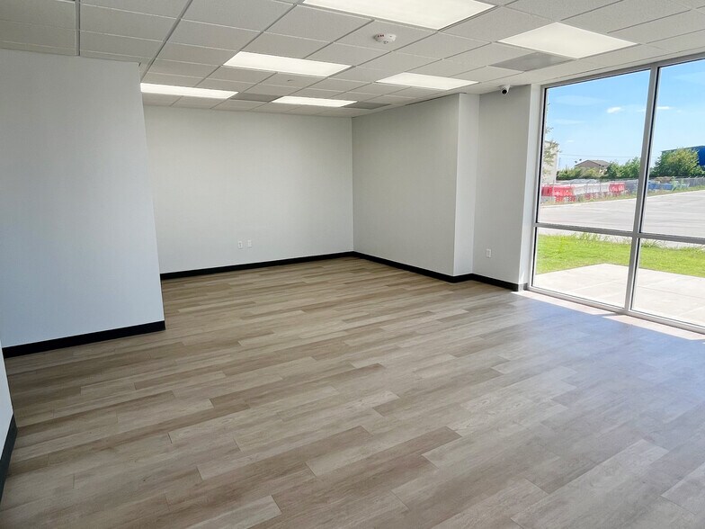 More Photos Of 1401 N Sam Houston Pky W, Houston Warehouse For Lease