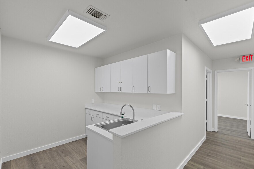 More Photos Of 601 Omega Dr, Arlington Medical For Lease