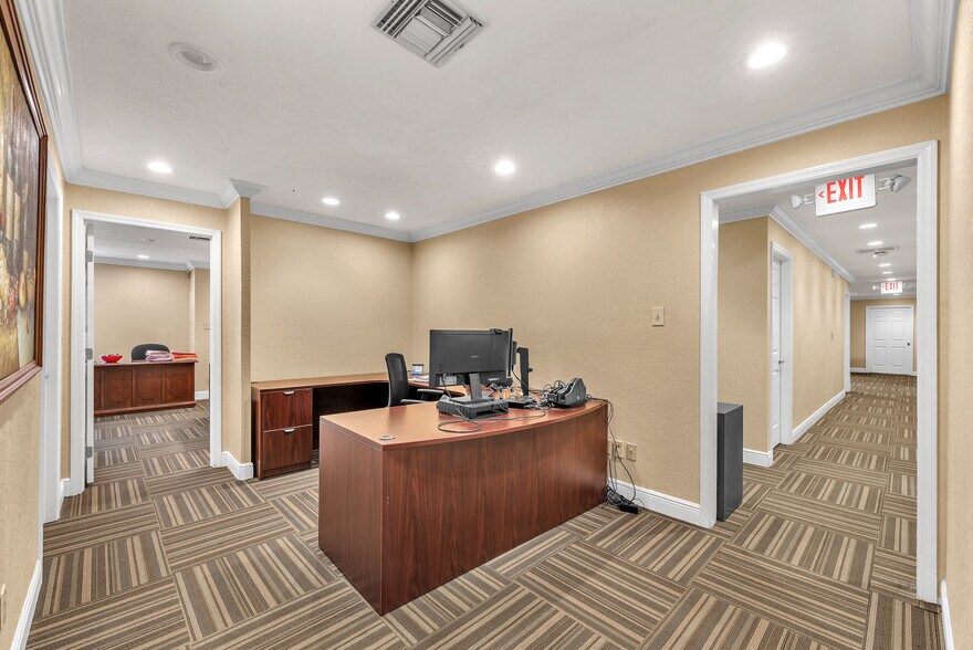 More Photos Of 308 Elizabeth St, Brandon Office For Lease
