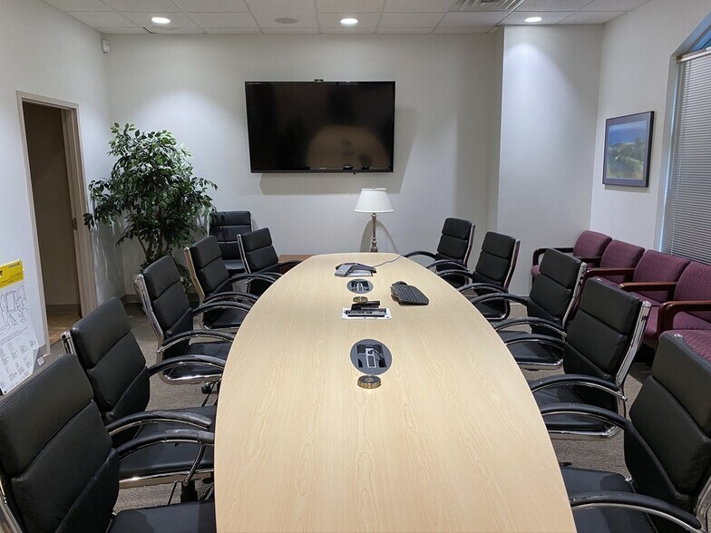 More Photos Of 2810 Dexter Dr, Elkhart Office For Lease