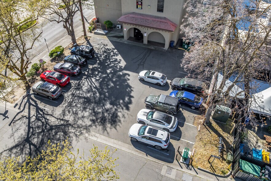 More Photos Of 723 Main St, Woodland Loft Creative Space For Lease