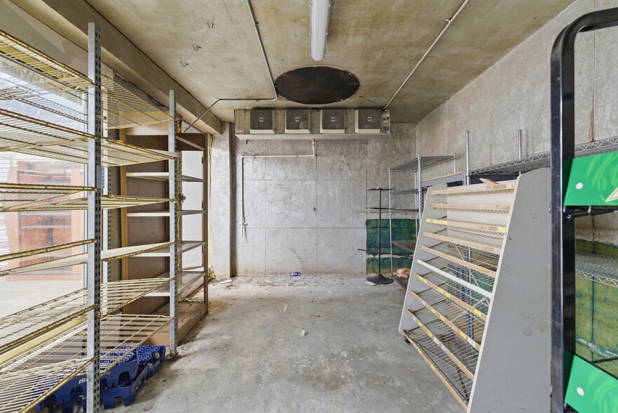 More Photos Of 233 Lexington Ave, Mansfield Convenience Store For Sale