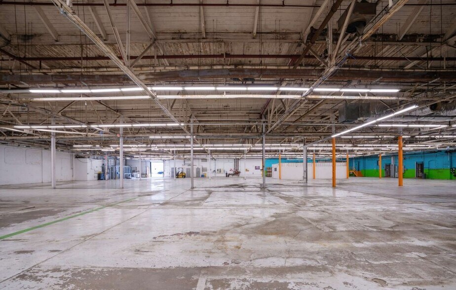 More Photos Of 725 Main St, Millis-Clicquot Distribution For Lease