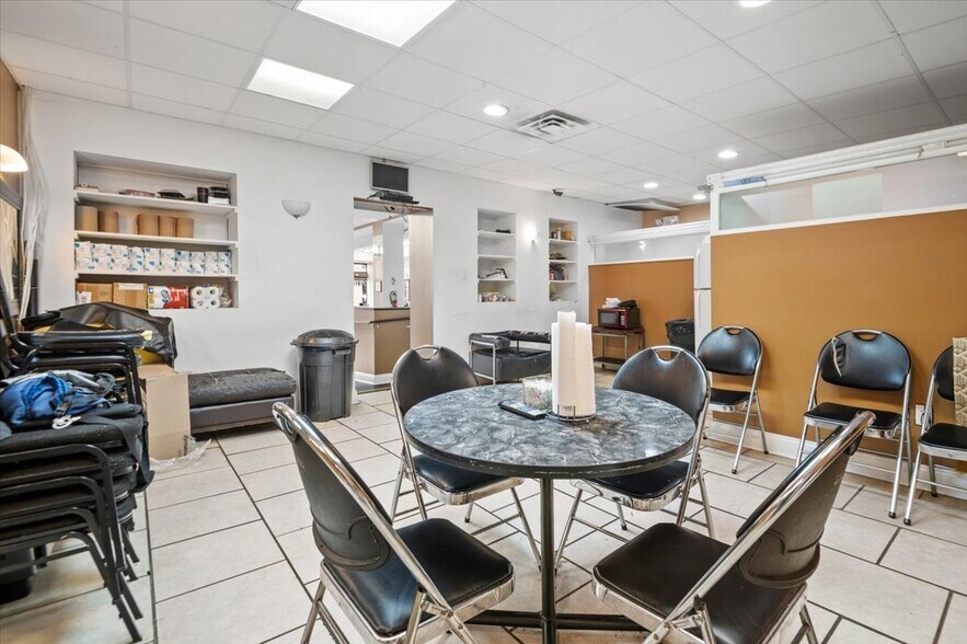 More Photos Of 103-105 W Brookland Park Blvd, Richmond General Retail For Sale