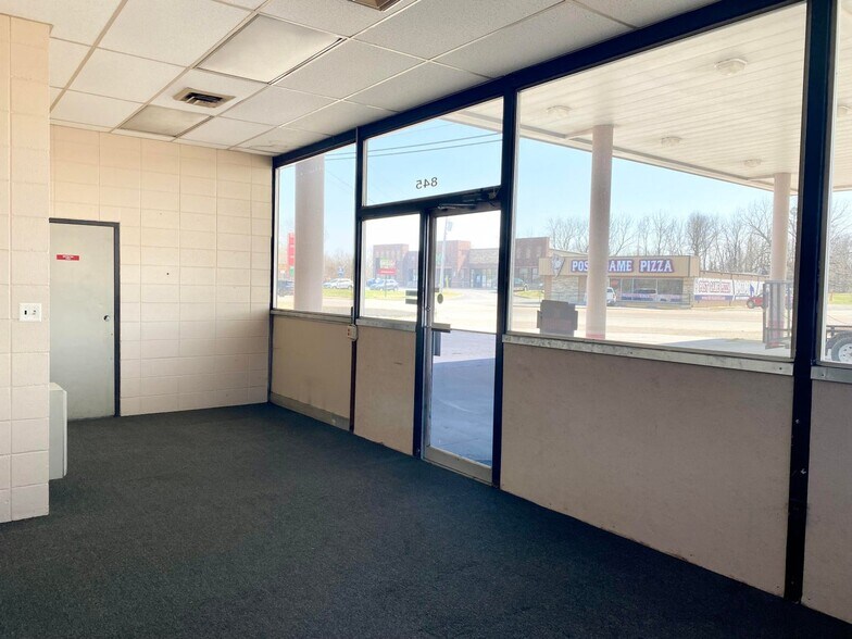 More Photos Of 845 W Washington St, Marshfield Auto Repair For Sale