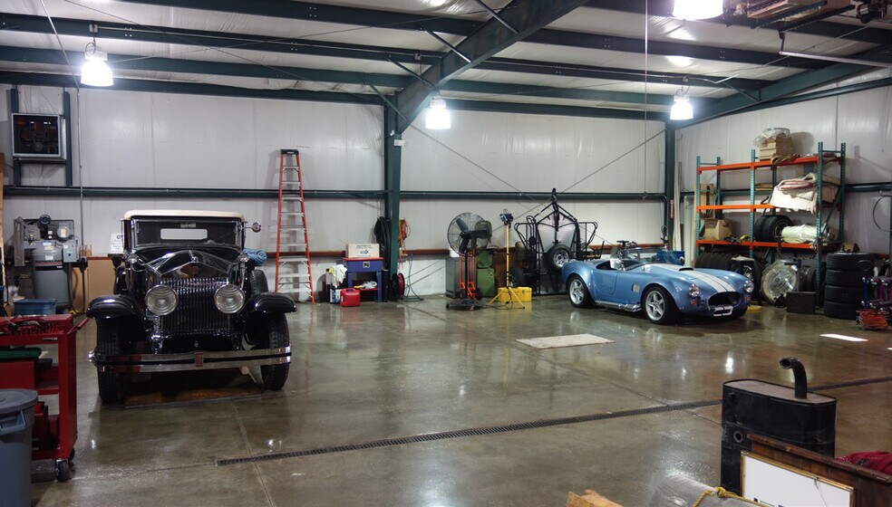 More Photos Of 12101 W 88th St, Lenexa Warehouse For Lease