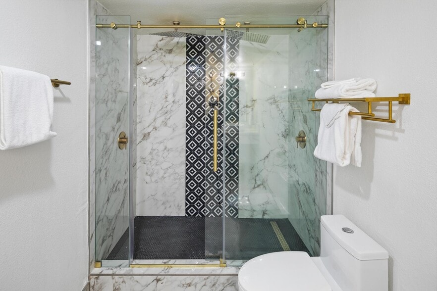 More Photos Of 1404 N Coast Hwy, Laguna Beach Hotel For Sale