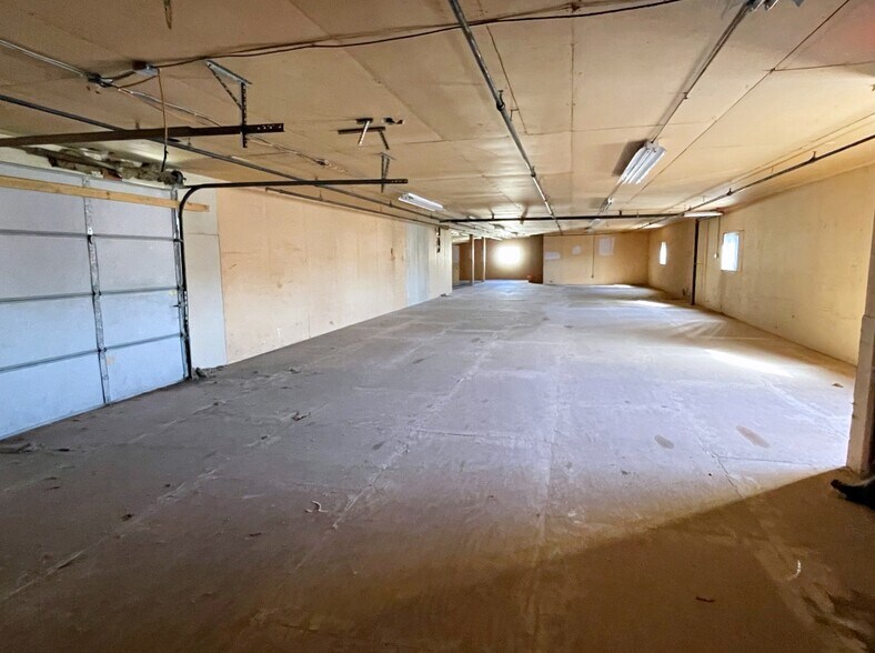 More Photos Of 35R Spencer St, Stoneham Industrial For Lease