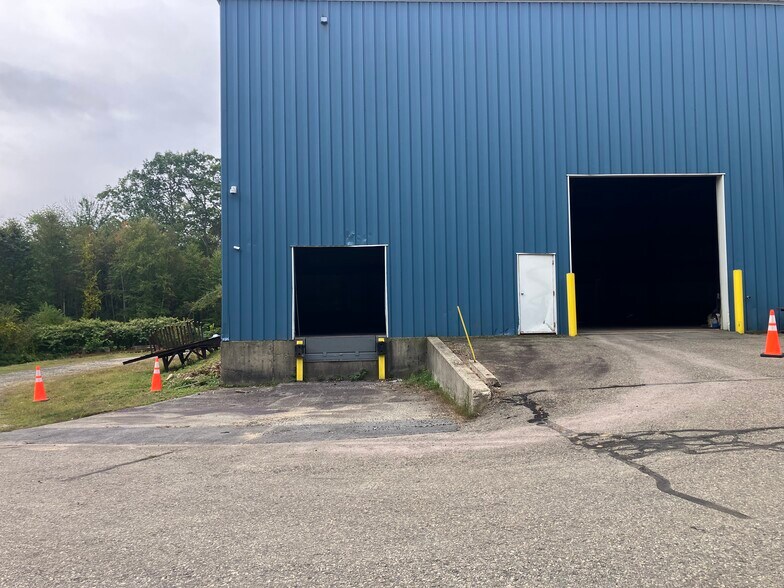 More Photos Of 185 Lafayette Rd, North Hampton Warehouse For Lease