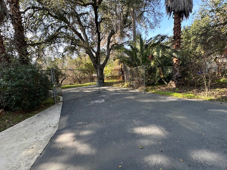 More Photos Of 315 E 4th St, Ontario Flex For Sale