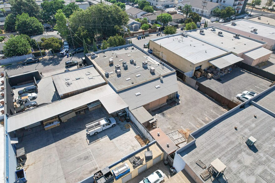More Photos Of 6943 Eton Ave, Canoga Park Manufacturing For Lease