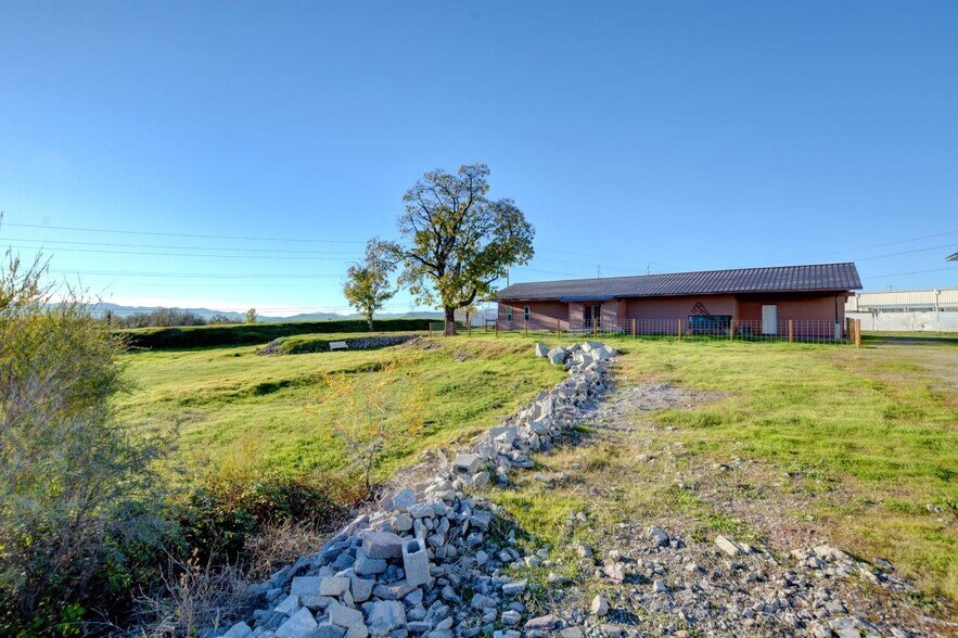 More Photos Of 6804 Agate Rd, White City Flex For Sale