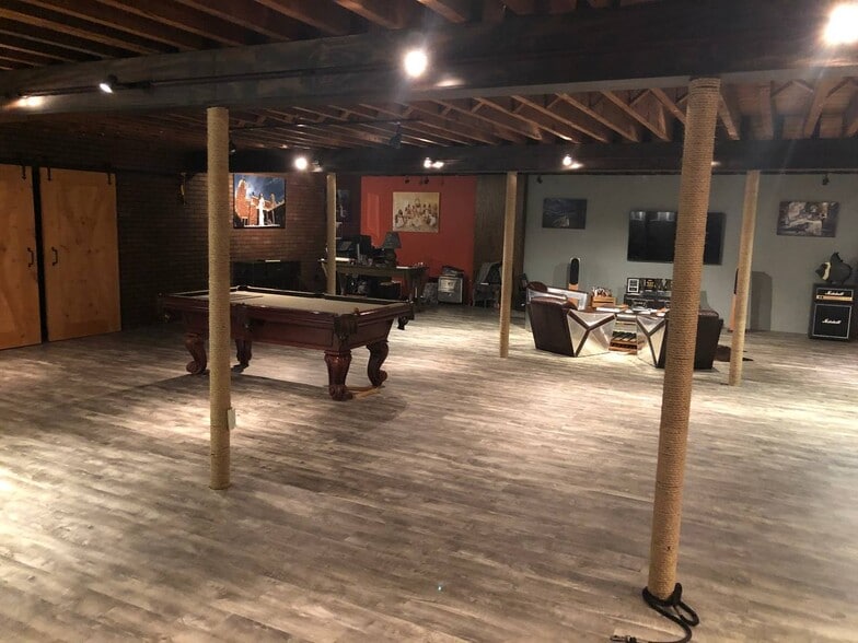 More Photos Of 75-79 E Jericho Tpke, Mineola Storefront Retail Office For Lease