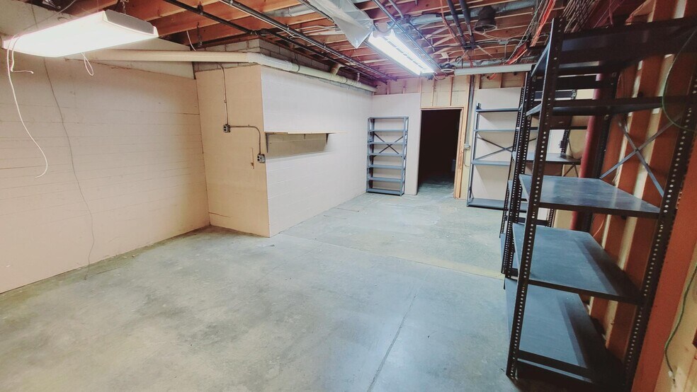 More Photos Of 550 Goodrich Rd, Bellevue Light Distribution For Sale