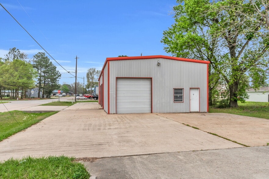 Primary Photo Of 340 Mechanic St, Tomball Light Distribution For Lease