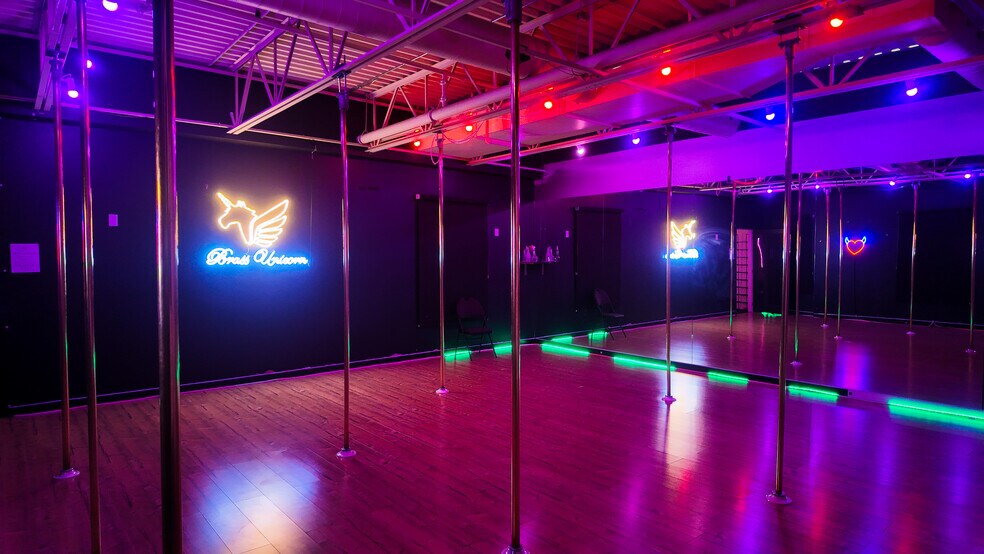 More Photos Of 31 Jevlan Dr, Vaughan Warehouse For Sale