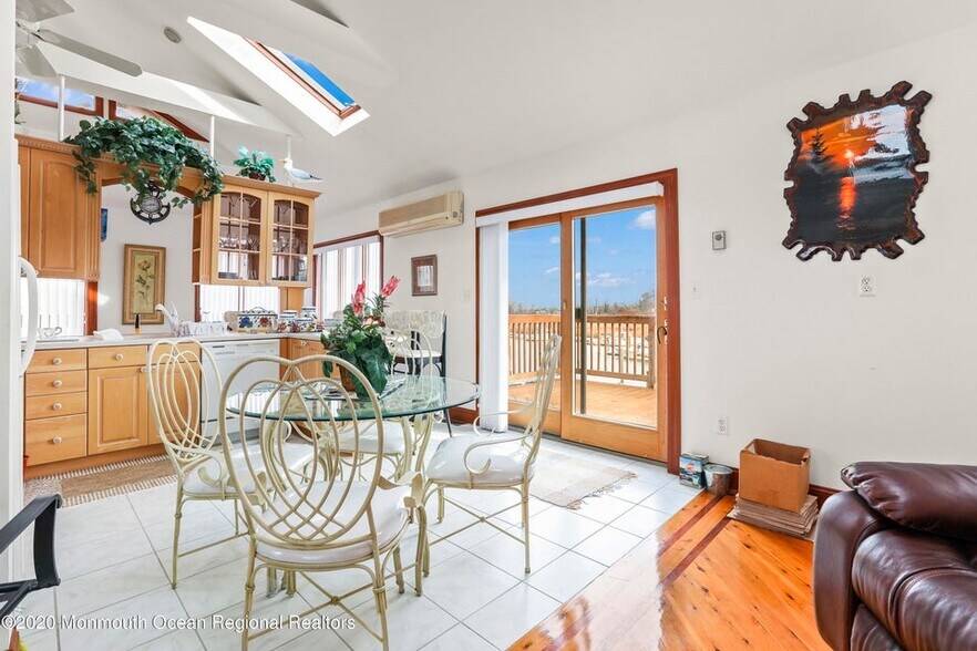 More Photos Of 520 Amboy, Keyport Marina For Sale