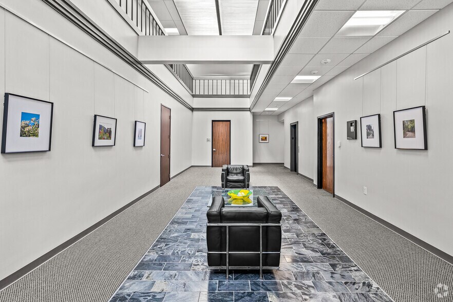 More Photos Of 4225 Wingren Dr, Irving Unknown For Lease