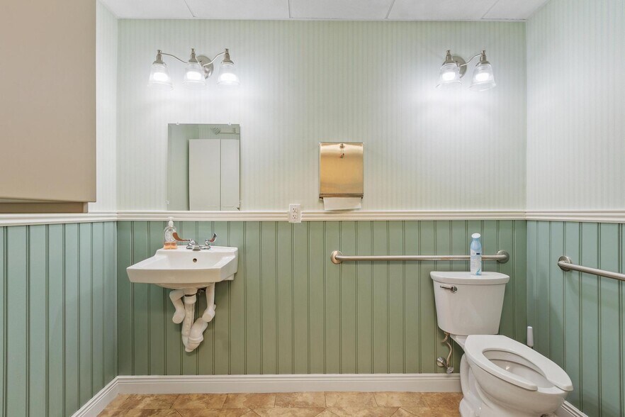 More Photos Of 200 Lincoln St, Worcester Medical For Sale