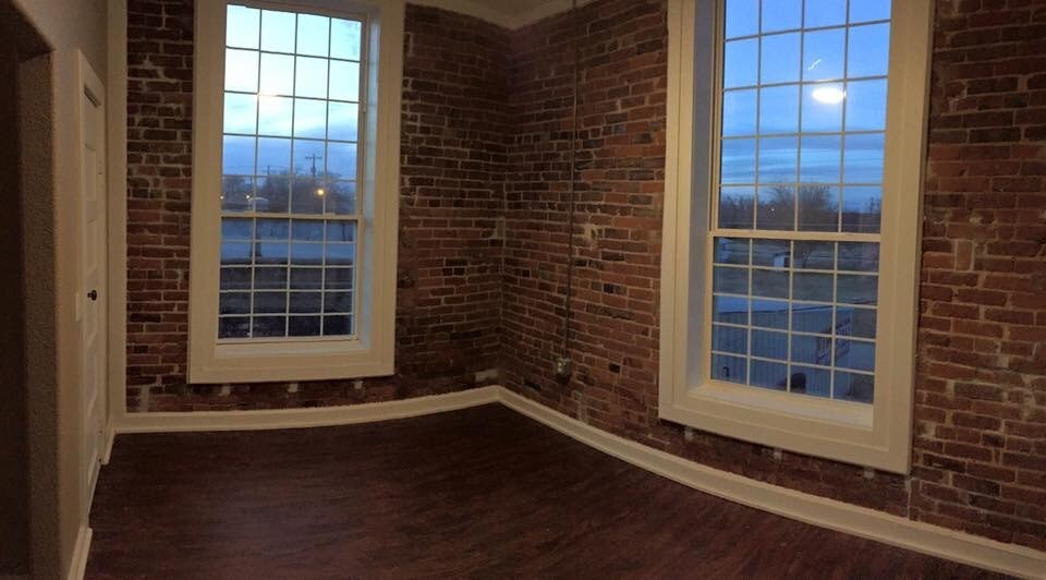 More Photos Of 200 W Main St, Marietta Storefront Retail Residential For Sale