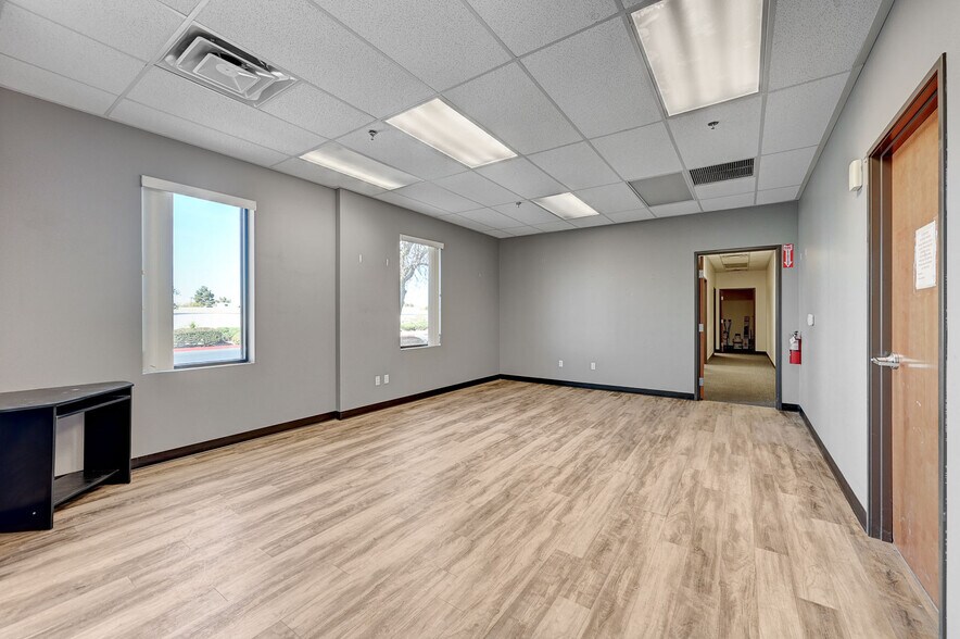 More Photos Of 3908 Civic Center Dr, North Las Vegas Distribution For Lease