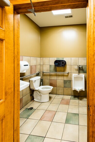 More Photos Of 417 N Saint John St, Bethany Restaurant For Sale