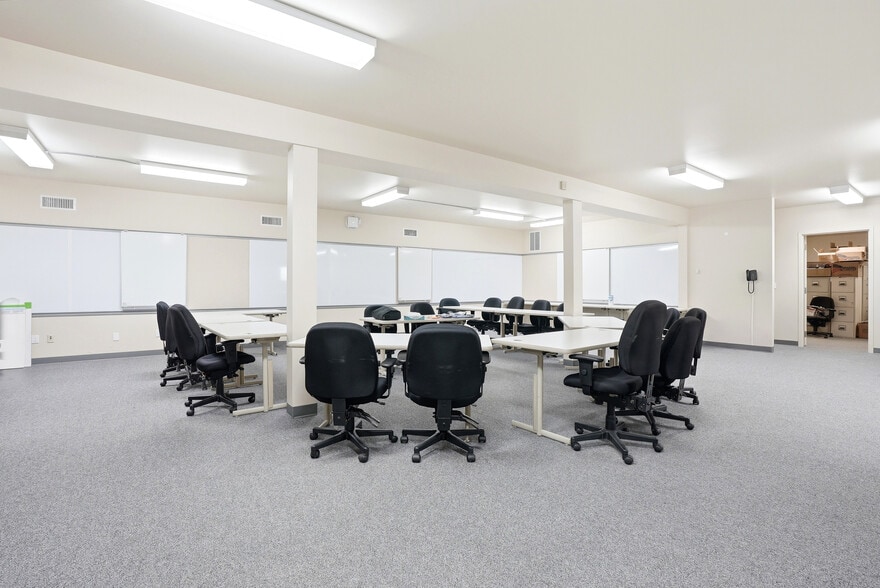 More Photos Of 801 N 39th Ave, Yakima Office For Sale