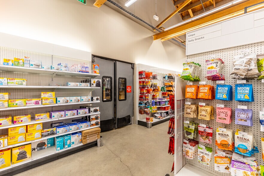 More Photos Of 3031 SE Powell Blvd, Portland Freestanding For Lease