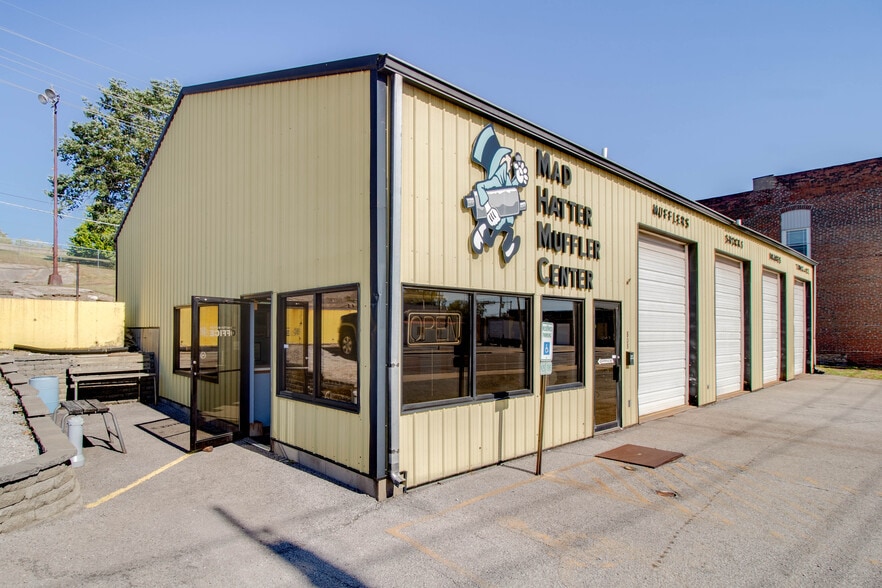 More Photos Of 808 E Broadway, Alton Specialty For Sale