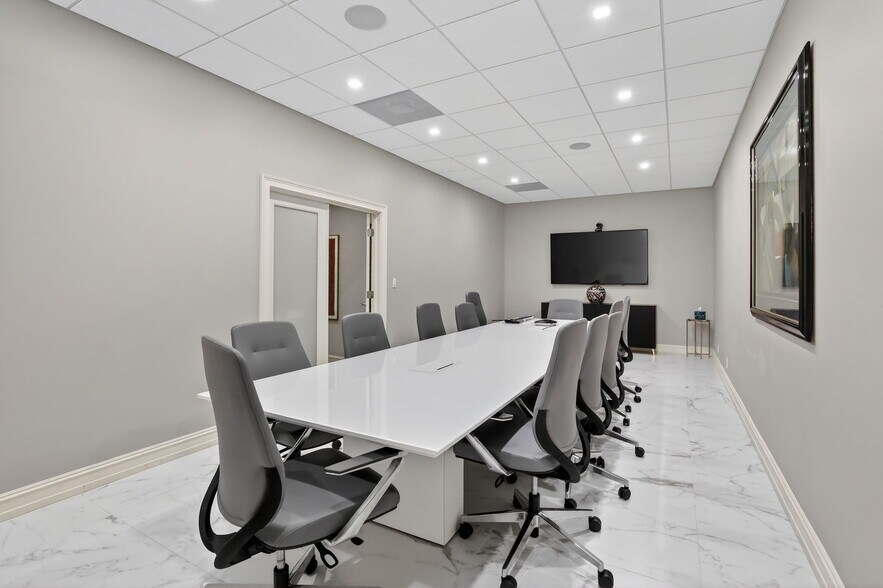 More Photos Of 100 SE 6th St, Fort Lauderdale Office For Lease