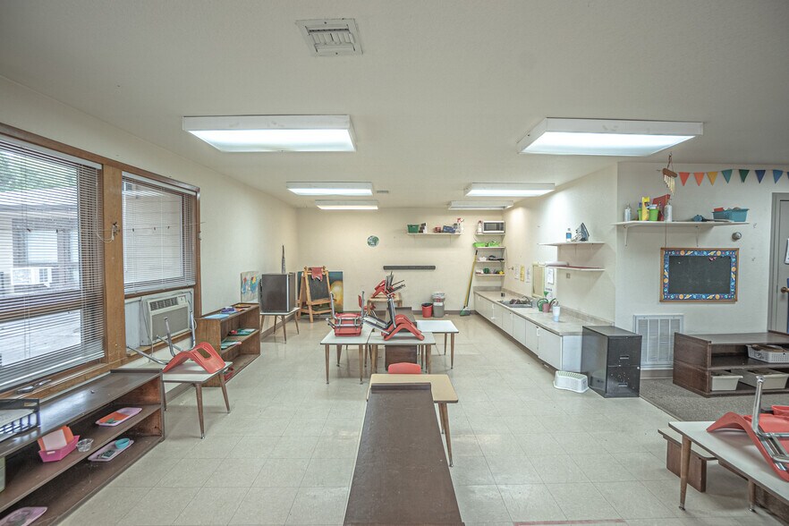 More Photos Of 461 Tyler Ave, Louisville Schools For Lease