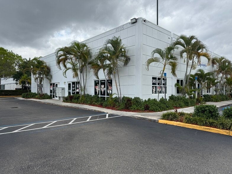 More Photos Of 4005 NW 114th Ave, Doral Business Park For Lease