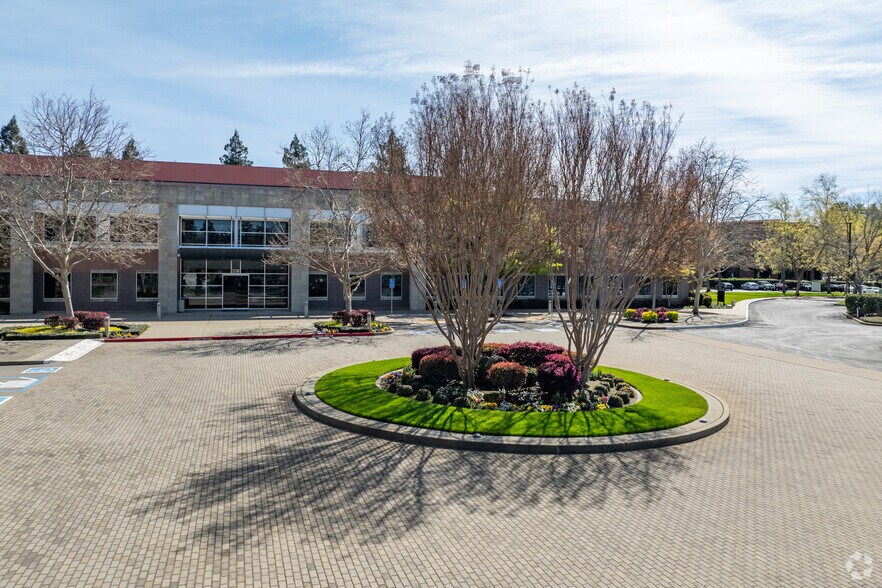 More Photos Of 2730 Gateway Oaks Dr, Sacramento Office For Lease