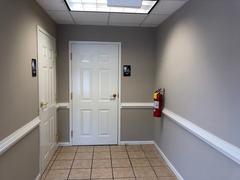 More Photos Of 188 W Campground Rd, McDonough Office For Sale