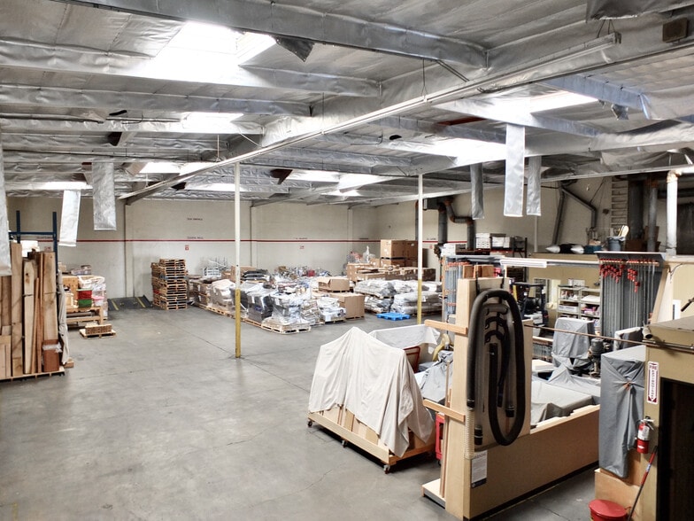 More Photos Of 2700-2730 N Temple Ave, Long Beach Light Manufacturing For Lease