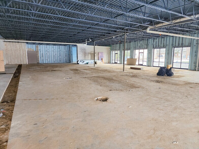 More Photos Of 4233-4239 W Saginaw Hwy, Lansing Freestanding For Lease