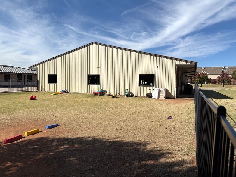 More Photos Of 520 Pointe Parkway Blvd, Yukon Medical For Sale