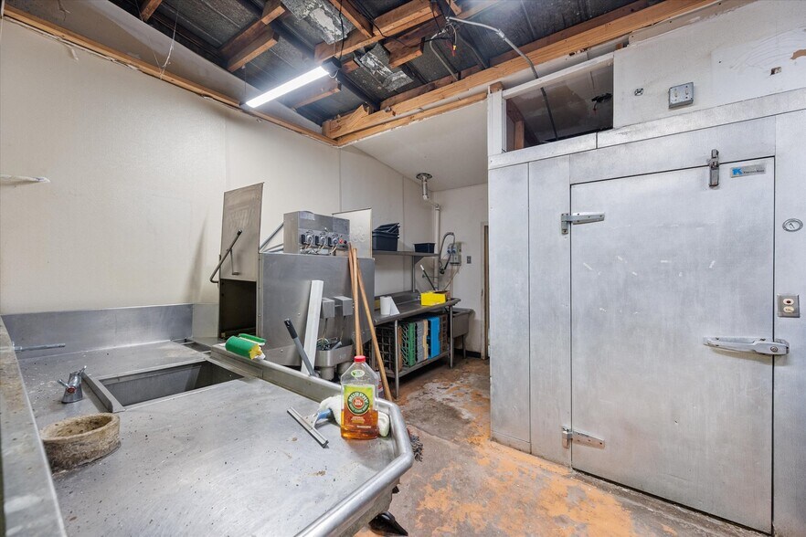 More Photos Of 107 S Beaton St, Corsicana Storefront For Sale