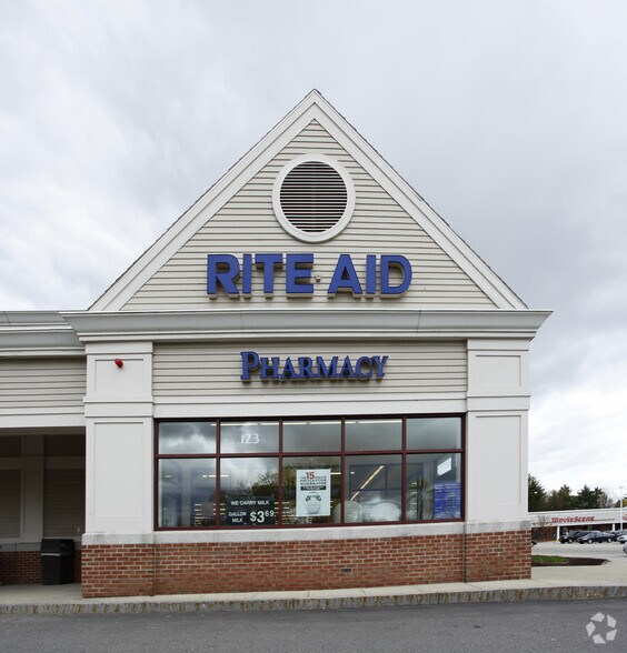 Primary Photo Of 123 Nashua Rd, Londonderry Drugstore For Lease