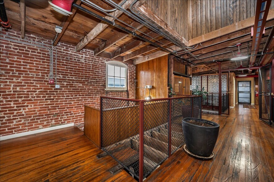 More Photos Of 47 E All Saints St, Frederick Loft Creative Space For Sale