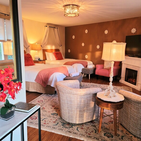 More Photos Of 360 Commercial St, Rockport Hotel For Sale