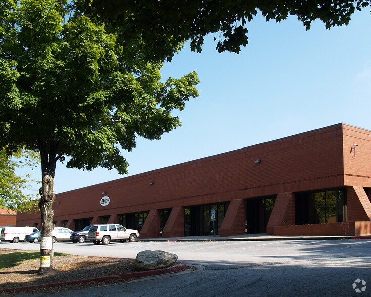 More Photos Of 3036 Northeast Pky, Atlanta Light Distribution For Lease