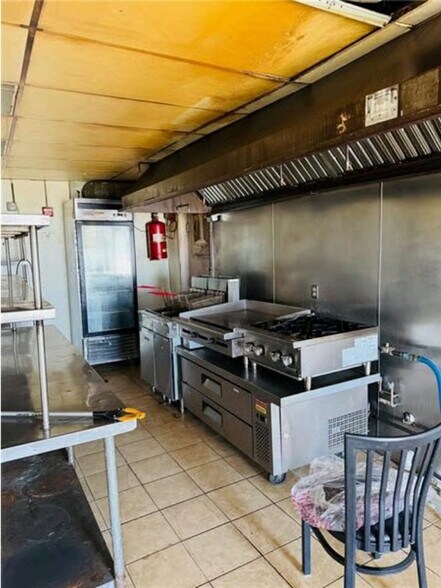 More Photos Of 1690 W Shore Rd, Warwick Restaurant For Lease